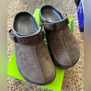 Men’s brown clog crocs (10)